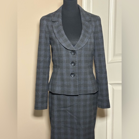 Banana Republic Charcoal Grey Plaid Skirt Suit - Blazer & Fluted Skirt Set Sz 6 - Picture 2 of 12